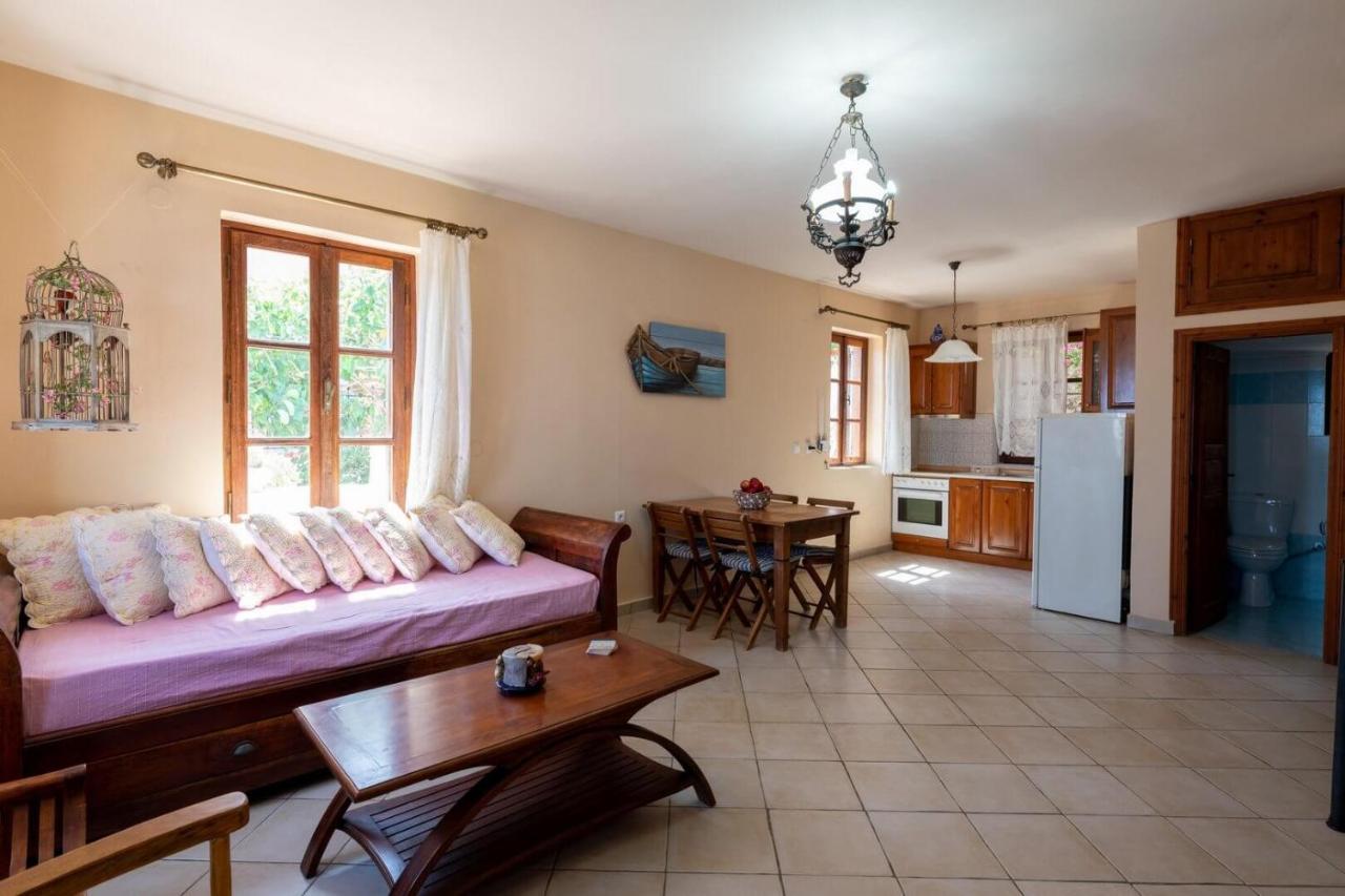Villa Leleka Chalki Town Bagian luar foto